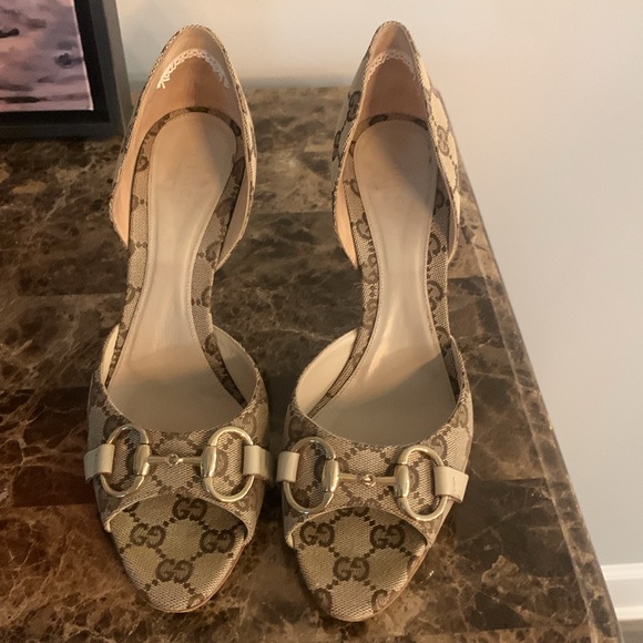 8.5 B Gently used. Vintage Authentic Gucci open toe heels. - Picture 6 of 10